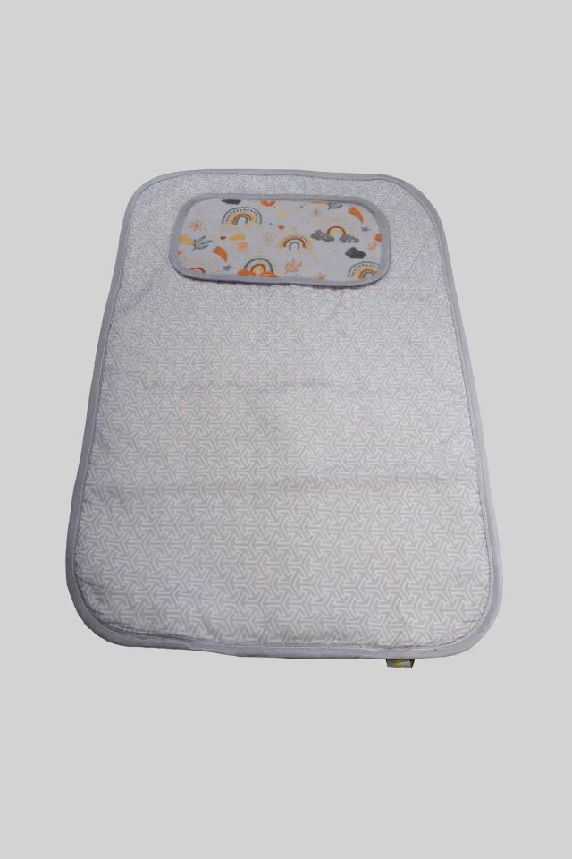 Gökkuşağı Desenli Bebek Alt Açma Örtüsü
