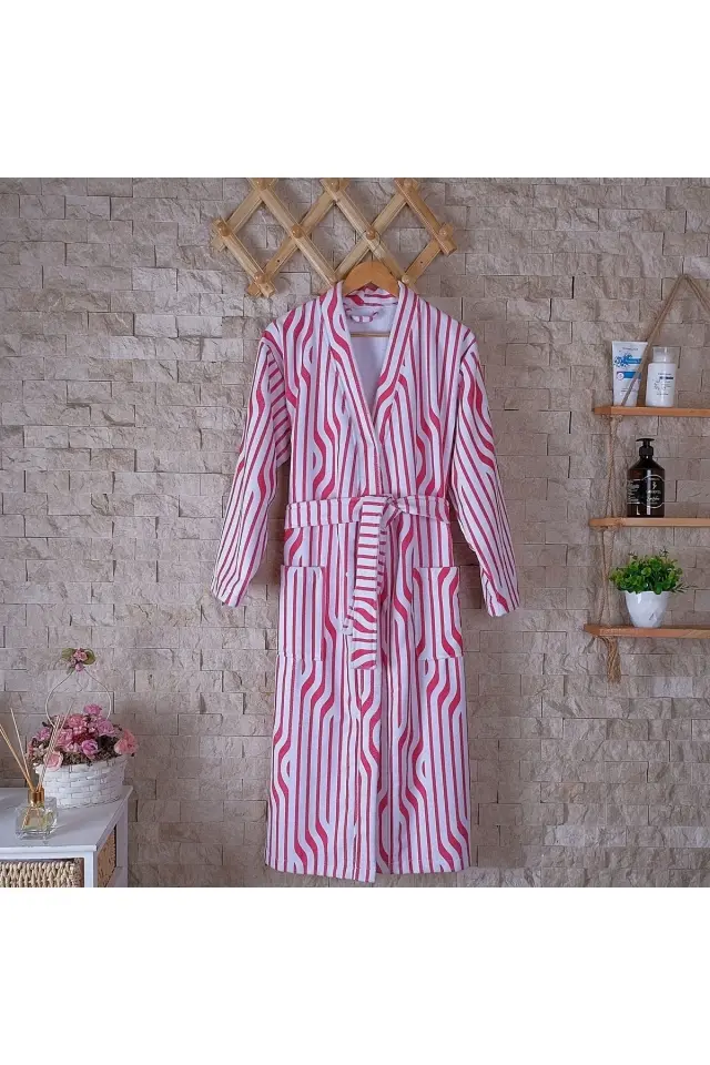 Pembe Şerit Desenli Baskılı Bornoz