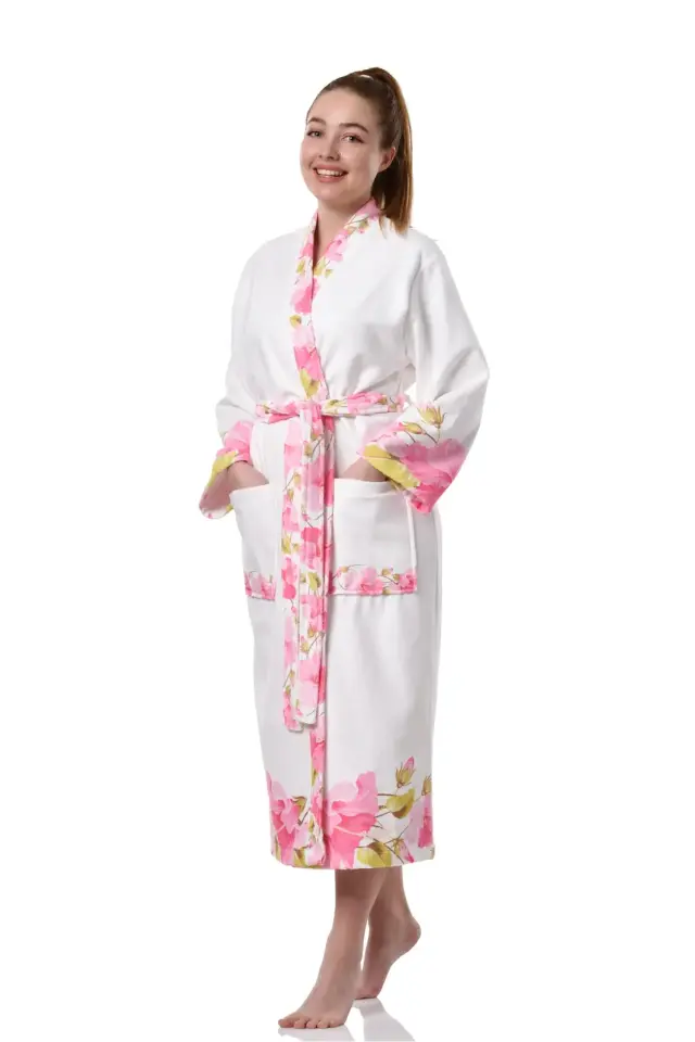 Çiçek Desenli Beyaz Baskılı Bornoz