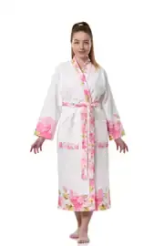Çiçek Desenli Beyaz Baskılı Bornoz