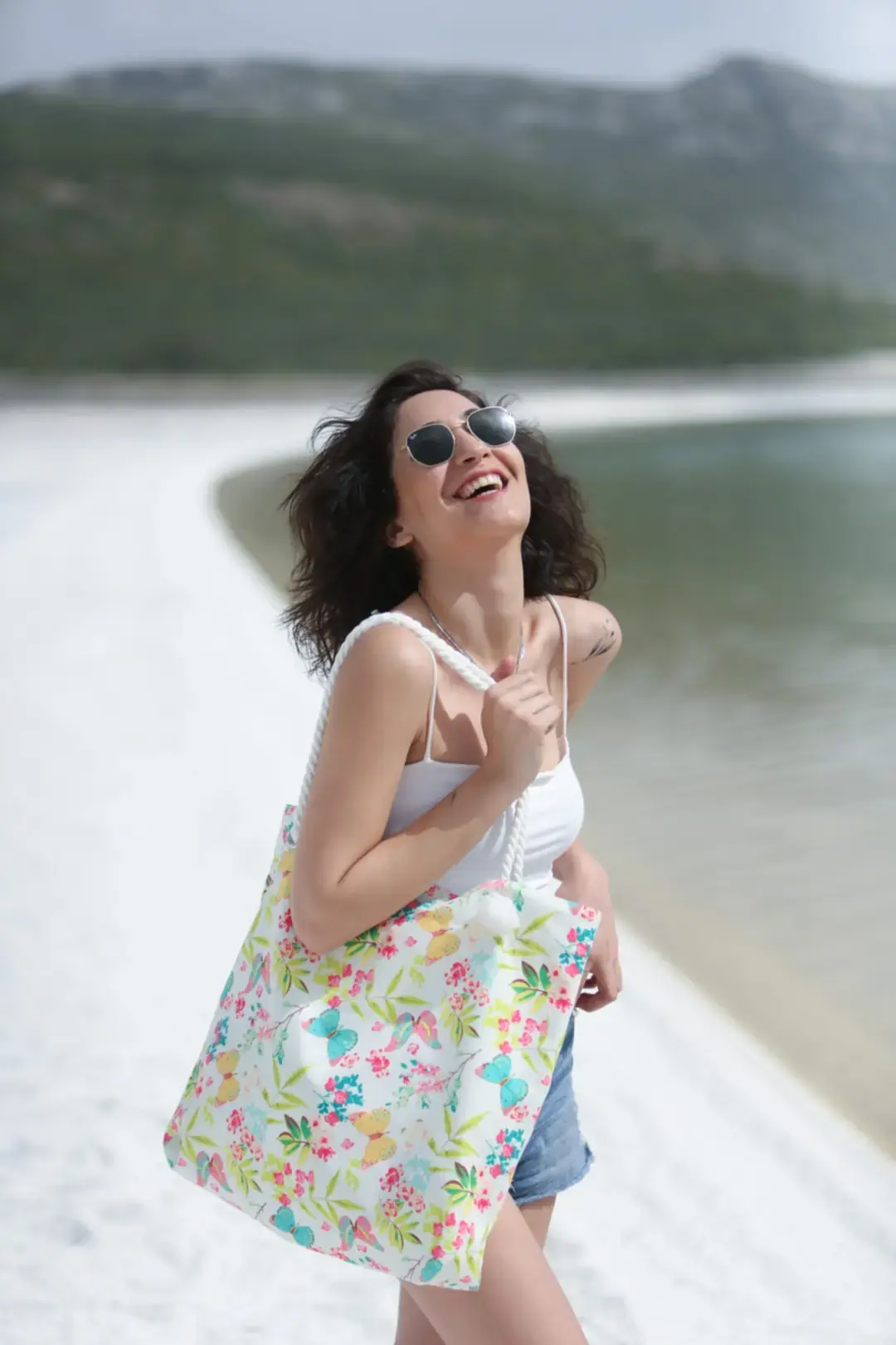 Renkli Kelebek Desenli Plaj Çantası