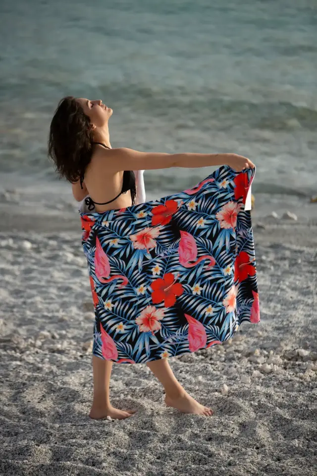 Kırmızı Çiçek Desenli Plaj Havlusu