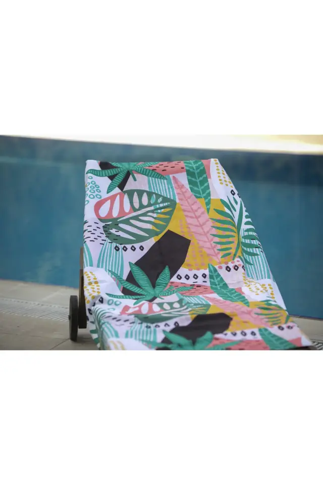 Renkli Yaprak Desenli Plaj Havlusu 70x140cm