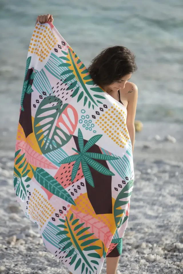 Renkli Yaprak Desenli Plaj Havlusu 70x140cm